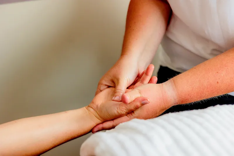 Handreflexmassage bij Shemotion Paterswolde