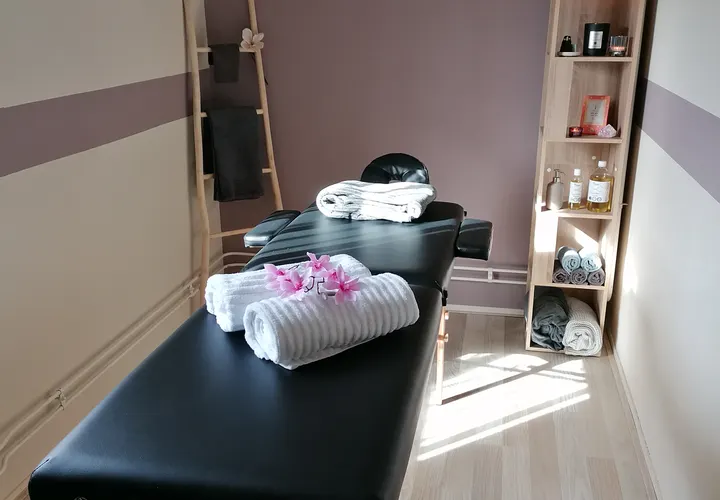 Wat is een holistische massage en hoe herstelt het de balans tussen lichaam en geest?